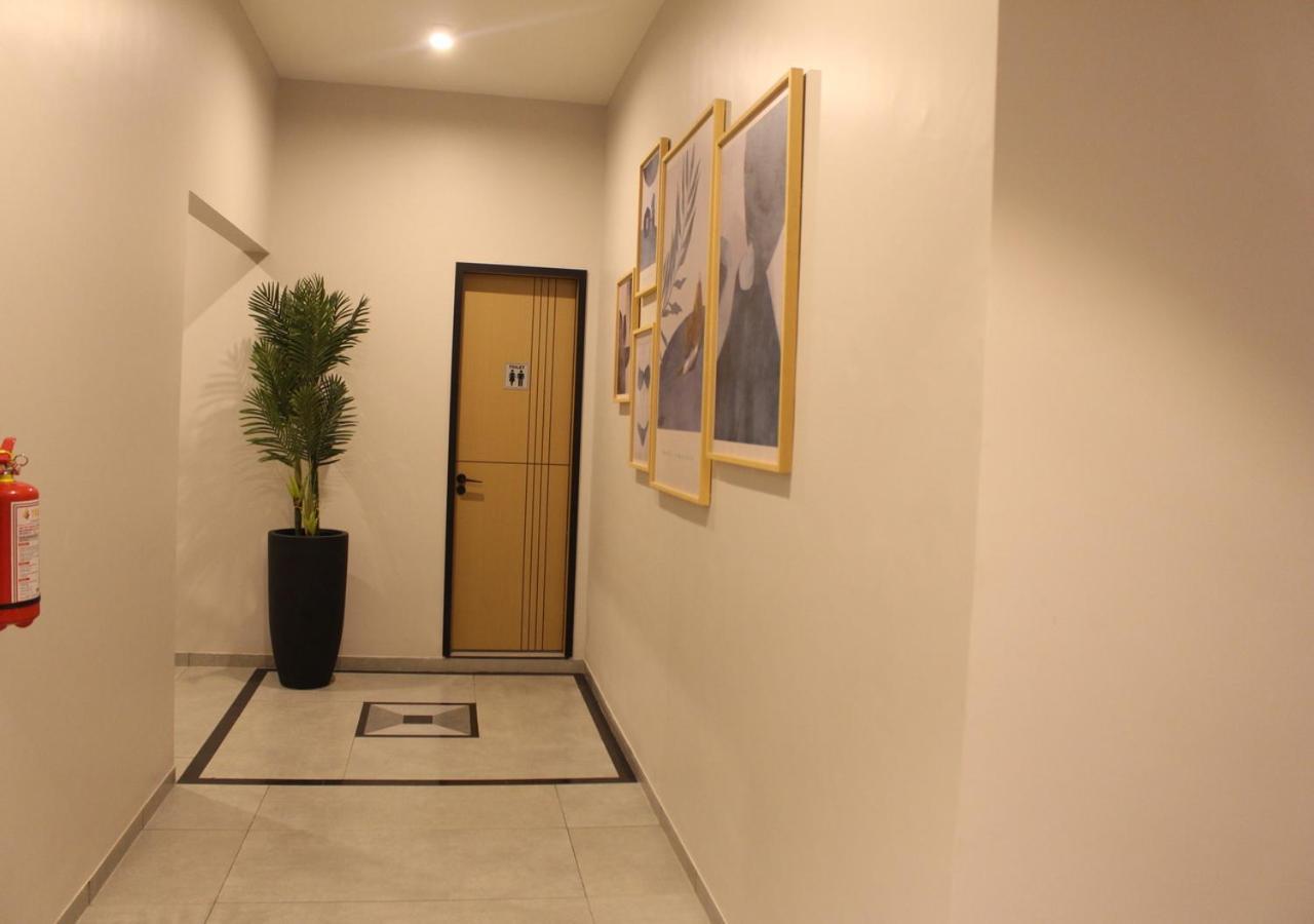 Ixoras Hotel Lemba Kinshasa Buitenkant foto