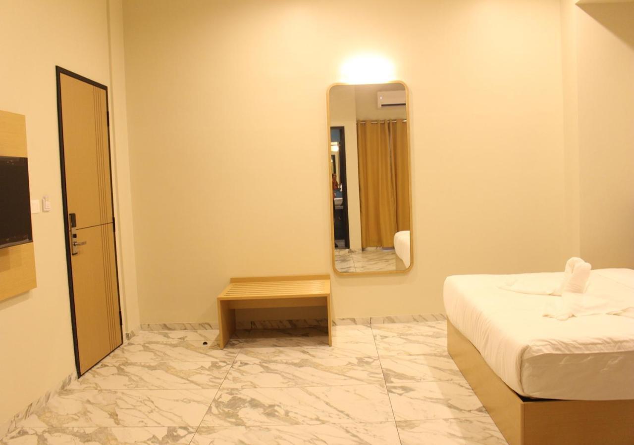 Ixoras Hotel Lemba Kinshasa Buitenkant foto
