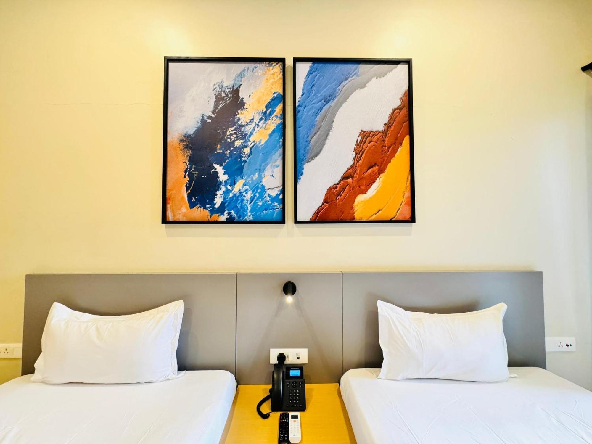 Ixoras Hotel Lemba Kinshasa Buitenkant foto