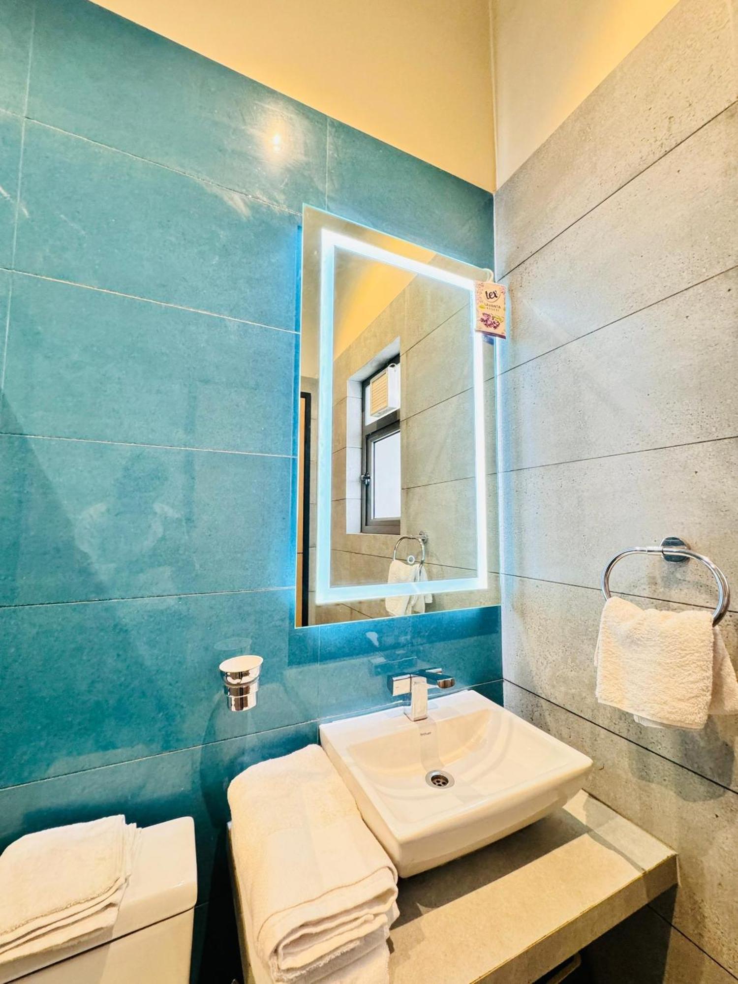 Ixoras Hotel Lemba Kinshasa Buitenkant foto