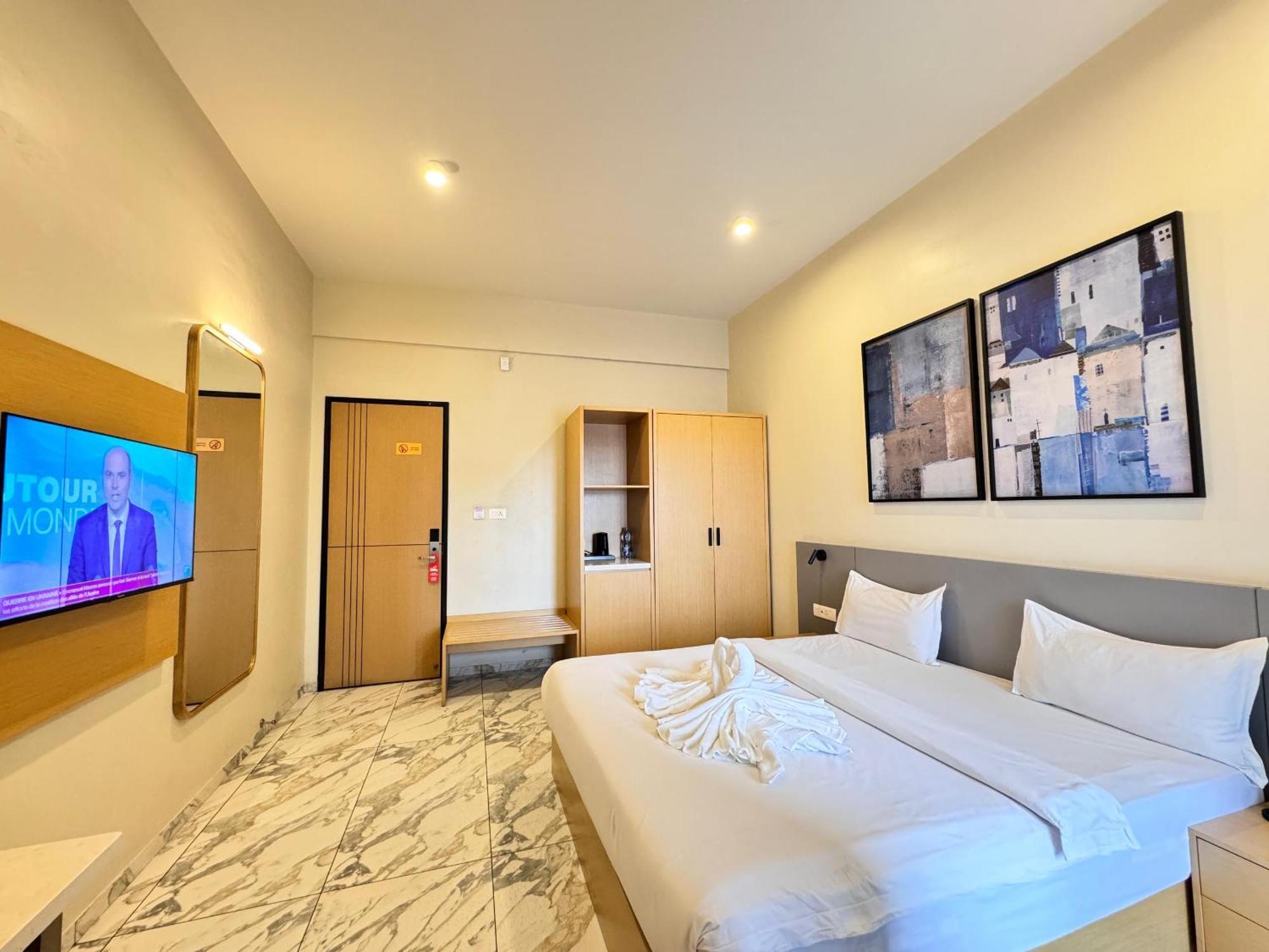 Ixoras Hotel Lemba Kinshasa Buitenkant foto