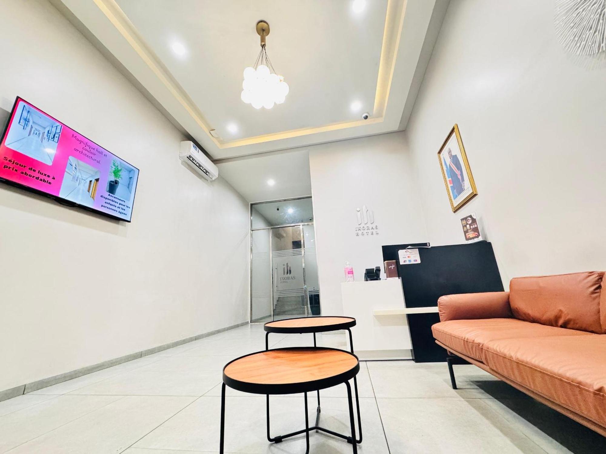 Ixoras Hotel Lemba Kinshasa Buitenkant foto